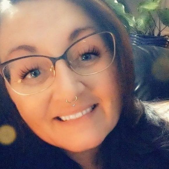 Meet your Posher, Debbie - Picture 1 of 1